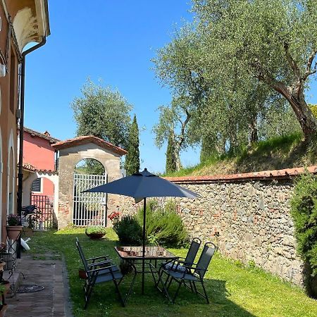 Alloggi In Villa Storica Pescia Luaran gambar