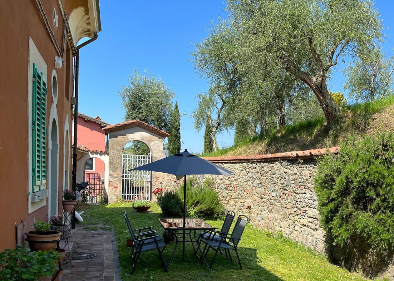 Alloggi In Villa Storica Pescia Luaran gambar